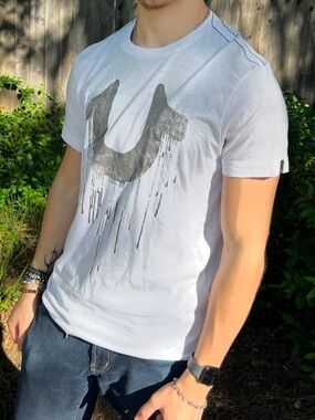 True Religion MEN BREAK IN T SHIRT Short Sleeve Tee Distressed Black WHITE Logo